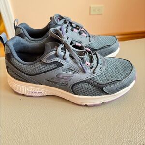 Womens Skechers Go Run  Advantage Athletic Grey size 6